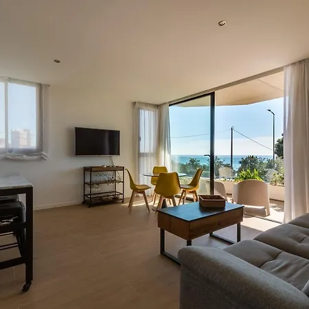 Modern Sea Front Sea Waves Apartment *