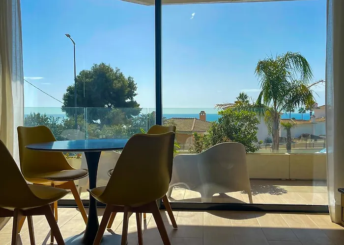 Апартаменты Modern Sea Front Sea Waves